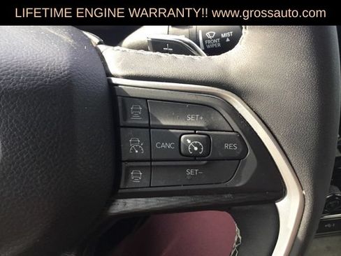 Used 2025 Jeep Grand Cherokee Altitude AWD/4WD image 26
