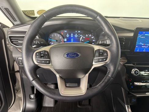 Used 2022 Ford Explorer Limited w/ Equipment Group 301A AWD/4WD image 13