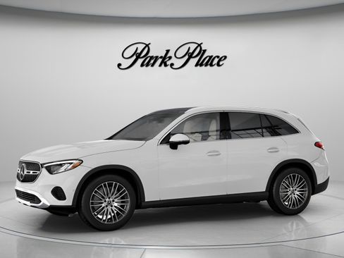 Used 2026 Mercedes-Benz GLC 300 image 3