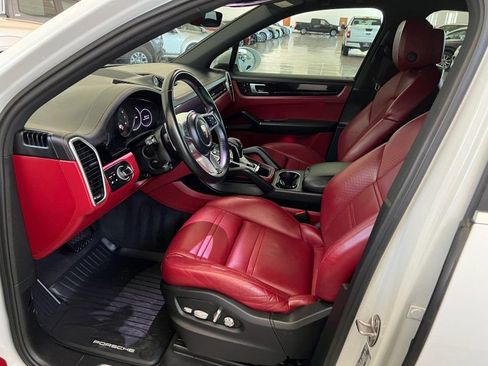 Used 2020 Porsche Cayenne image 14
