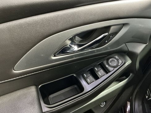 Used 2023 Chevrolet Traverse LT FWD image 16