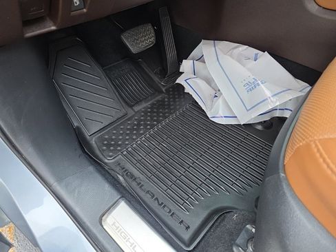 Used 2021 Toyota Highlander Platinum image 20