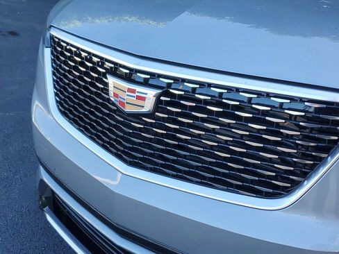 New 2025 Cadillac XT6 Luxury image 9