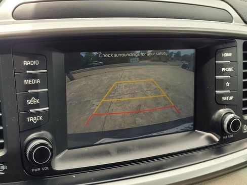 Used 2020 Kia Sorento LX AWD/4WD image 26