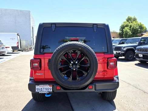 Used 2023 Jeep Wrangler Unlimited Sahara w/ Cold Weather Group AWD/4WD image 4