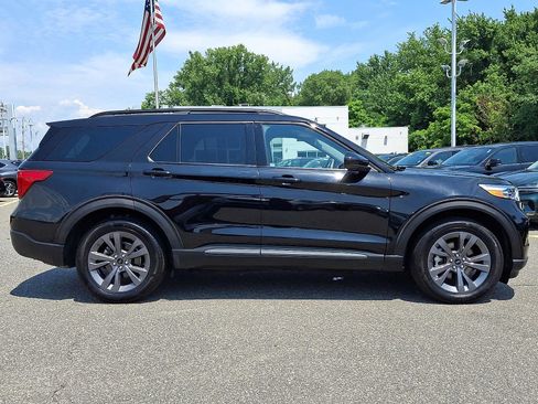 Used 2022 Ford Explorer XLT w/ Equipment Group 202A AWD/4WD image 7