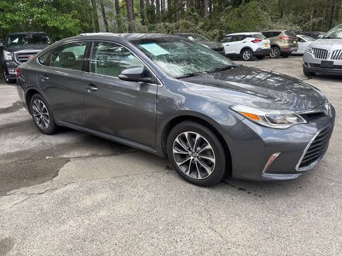 Used 2016 Toyota Avalon XLE image 2