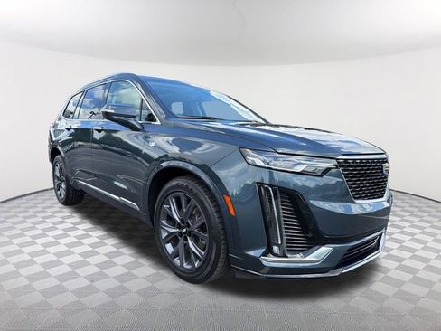 Used 2020 Cadillac XT6 Premium Luxury FWD image 3