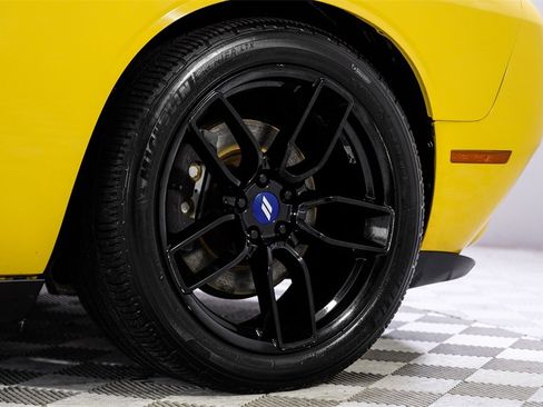 Used 2017 Dodge Challenger R/T image 51