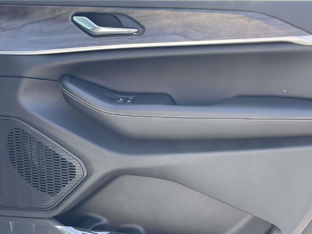 New 2027 Jeep Grand Cherokee Altitude RWD image 16