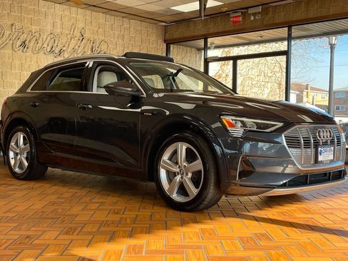 Used 2019 Audi e-tron Premium Plus image 8