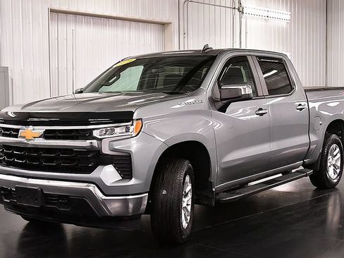 Used 2023 Chevrolet Silverado 1500 LT AWD/4WD image 3