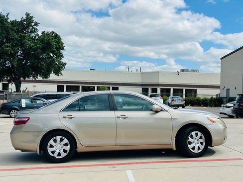 Used 2009 Toyota Camry FWD image 12