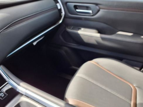 New 2025 Nissan Armada SL w/ Captain's Chari Seat Package image 21