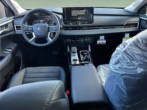 New 2026 Mitsubishi Outlander SE AWD/4WD image 12