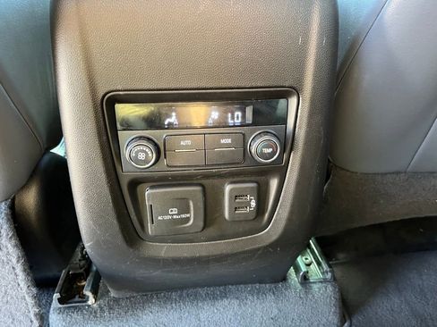 Used 2020 Buick Enclave Essence w/ Sound and Sites Package image 28