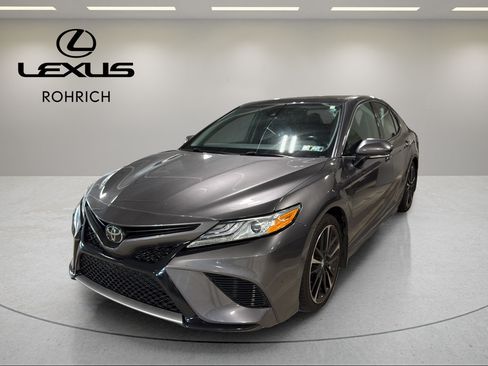 Used 2020 Toyota Camry XSE FWD image 1