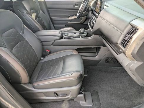 Used 2022 Nissan Pathfinder Platinum w/ Cargo Package image 41