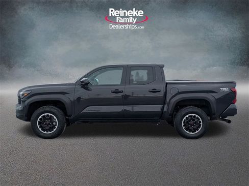 Used 2025 Toyota Tacoma TRD Off-Road image 9