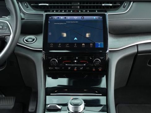 Used 2022 Jeep Grand Cherokee Limited AWD/4WD image 30