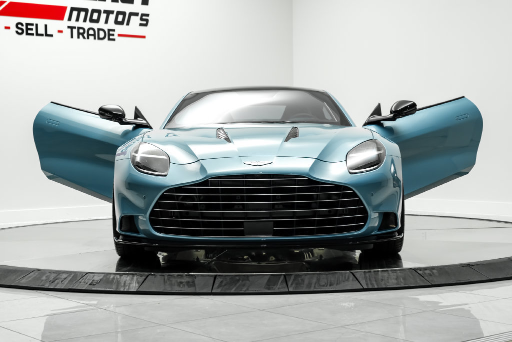 Used 2025 Aston Martin Vanquish RWD image 49