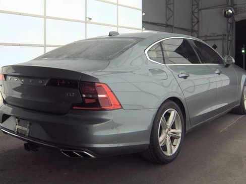 Used 2018 Volvo S90 T5 Momentum w/ Convenience Package image 2