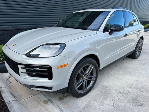 Certified 2024 Porsche Cayenne AWD/4WD image 6