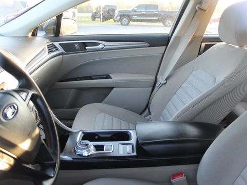 Used 2019 Ford Fusion SE image 11