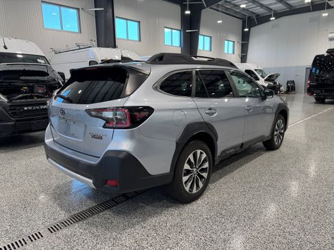 Used 2024 Subaru Outback Limited AWD/4WD image 6