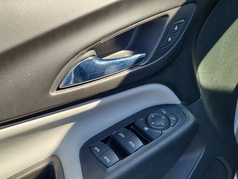 Used 2019 Chevrolet Equinox LS FWD image 16