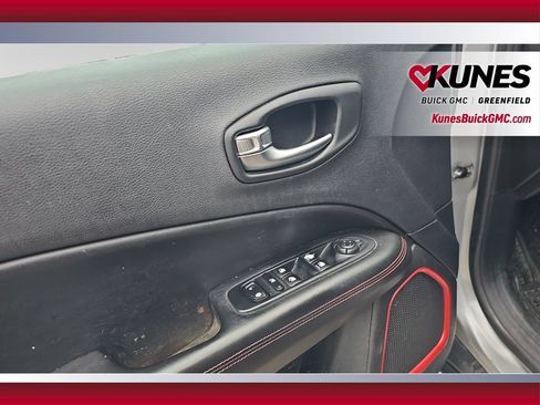 Used 2019 Jeep Compass Trailhawk AWD/4WD image 14