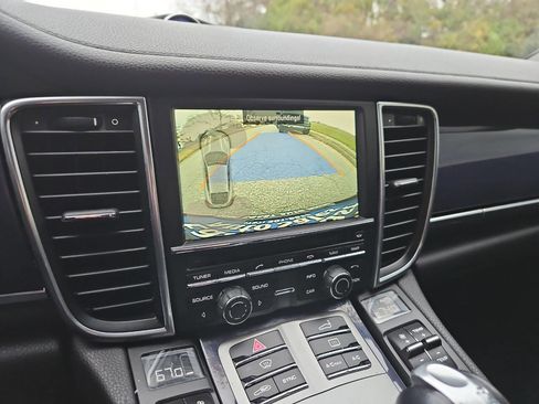 Used 2014 Porsche Panamera 4 image 18