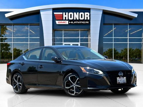 Used 2024 Nissan Altima 2.5 SR FWD image 2