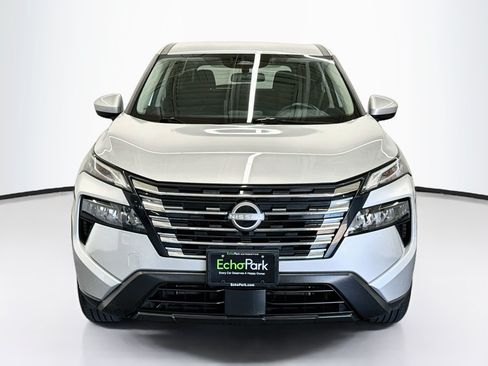 Used 2025 Nissan Rogue SV FWD image 2
