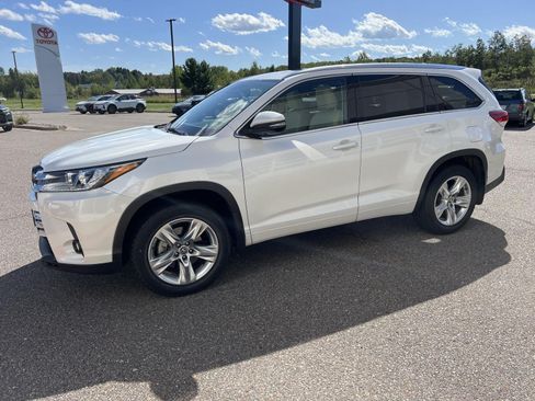 Used 2017 Toyota Highlander Limited AWD/4WD image 6