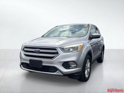 Used 2017 Ford Escape SE AWD/4WD image 2