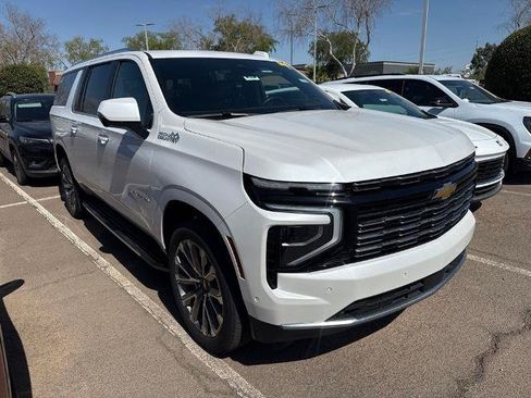 Used 2025 Chevrolet Suburban High Country AWD/4WD image 1