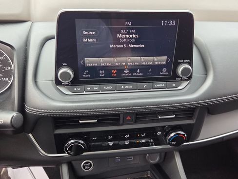 Used 2023 Nissan Rogue S AWD/4WD image 17