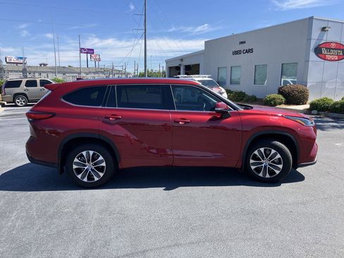 Used 2021 Toyota Highlander XLE FWD image 6