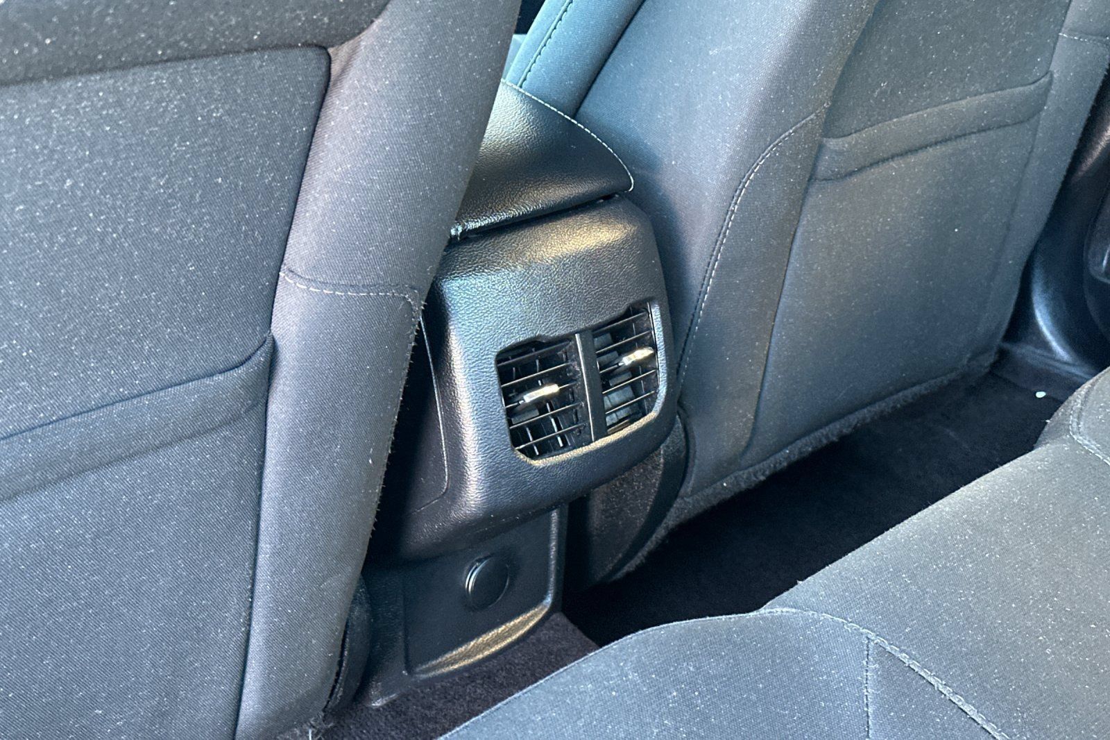 Used 2017 Ford Fusion SE w/ Fusion SE Technology Package FWD image 16