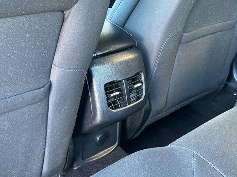 Used 2017 Ford Fusion SE w/ Fusion SE Technology Package FWD image 16