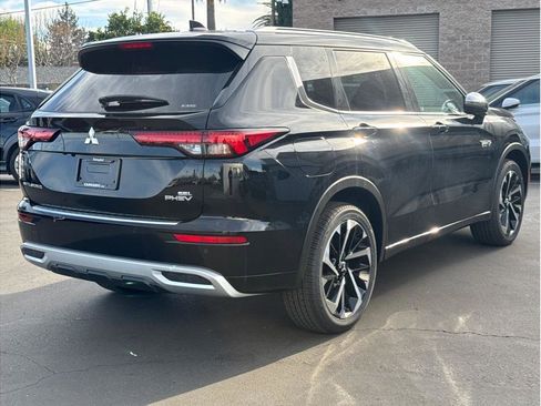 Used 2025 Mitsubishi Outlander 4WD Plug-In Hybrid image 7