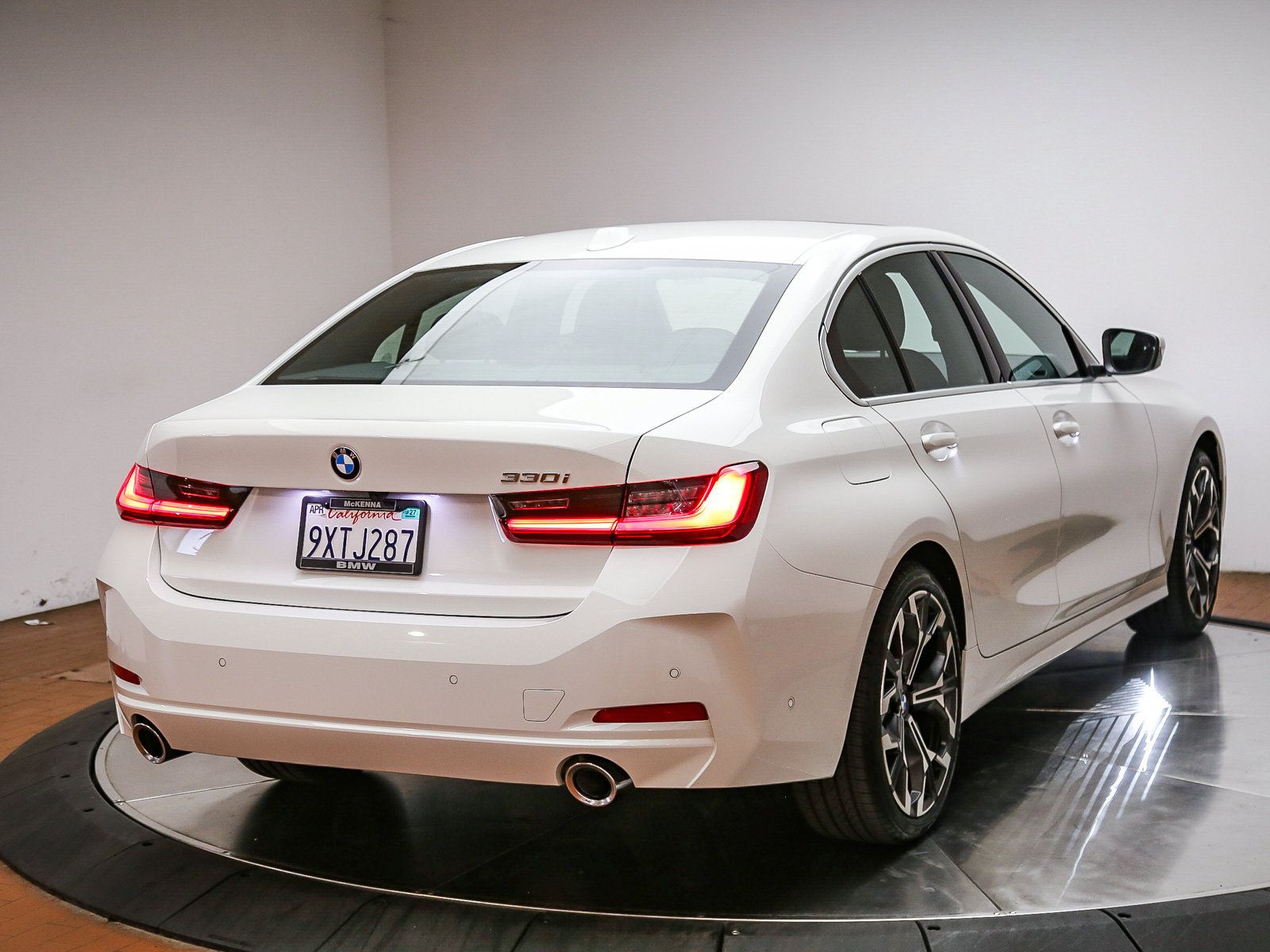 Used 2026 BMW 330i Sedan w/ Convenience Package RWD image 6