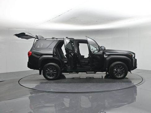 Used 2025 Toyota 4Runner SR5 AWD/4WD image 5
