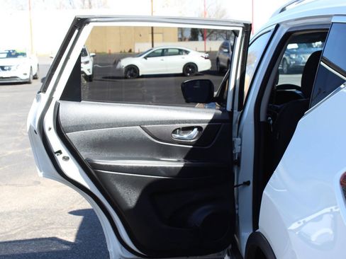 Used 2020 Nissan Rogue SV w/ Premium Package FWD image 19