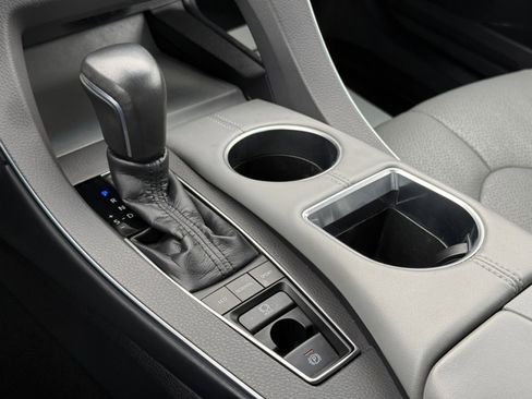 Used 2019 Toyota Avalon Limited image 30