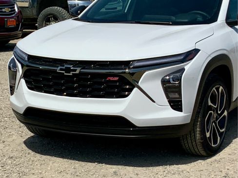 New 2026 Chevrolet Trax RS w/ Sunroof Package FWD image 9