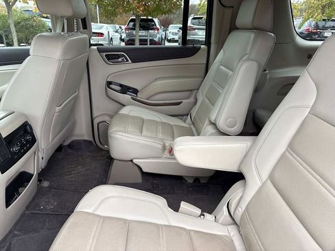 Used 2020 GMC Yukon XL Denali w/ Denali Premium Package image 12