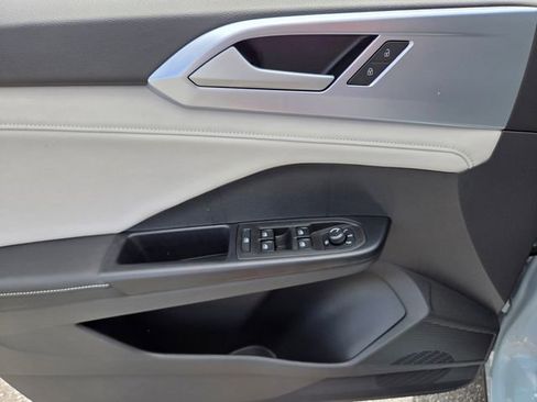 New 2026 Volkswagen Taos SE FWD image 9