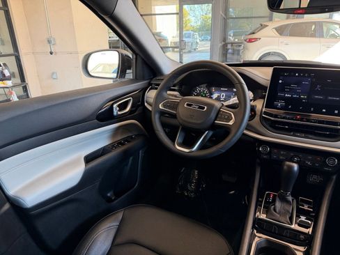 Used 2025 Jeep Compass Limited image 29